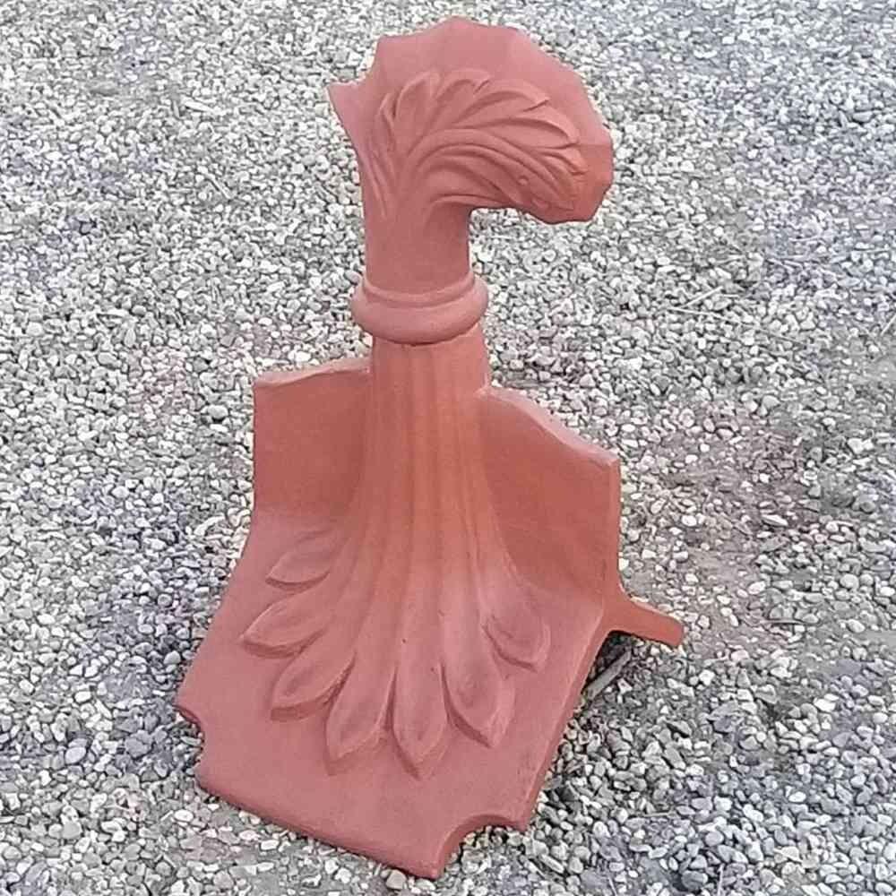 Column curved leaf ridge finial