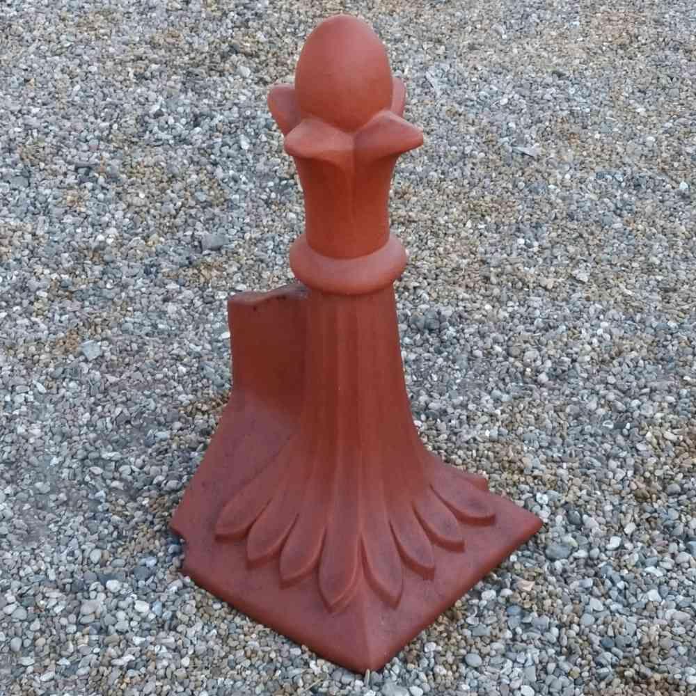 Angled block end ornate 4 leaf ridge finial
