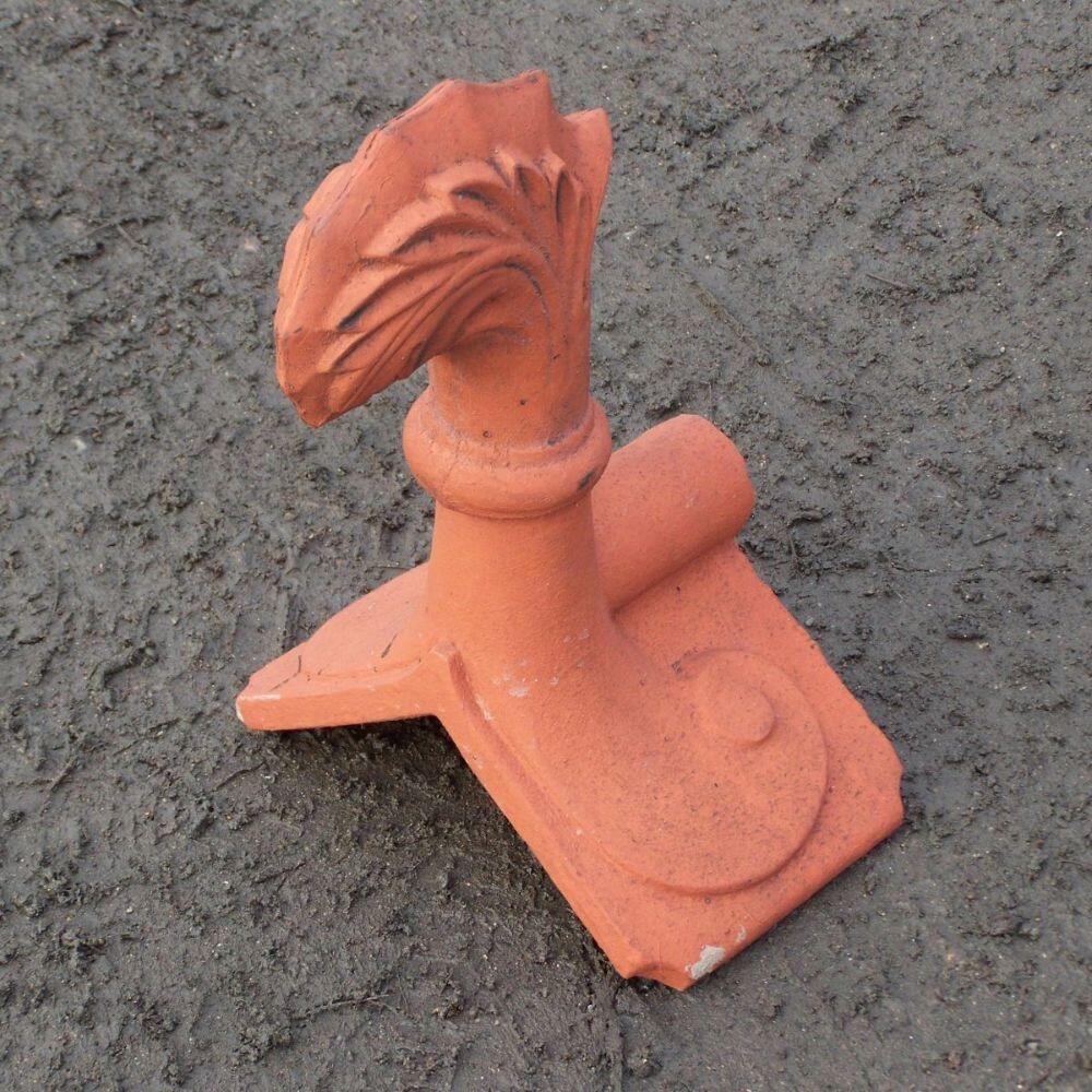 Small curved leaf roof finial