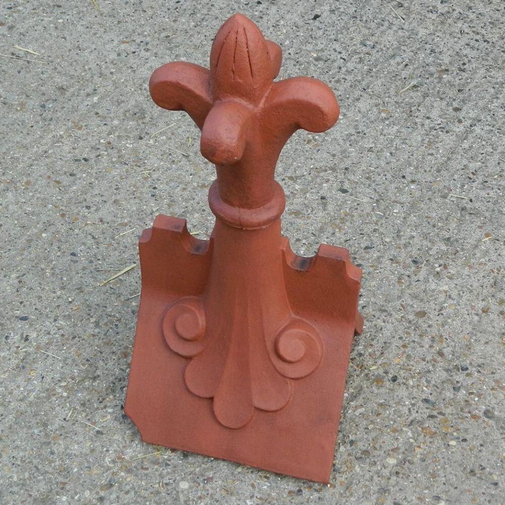Castle scrolled old fleur finial