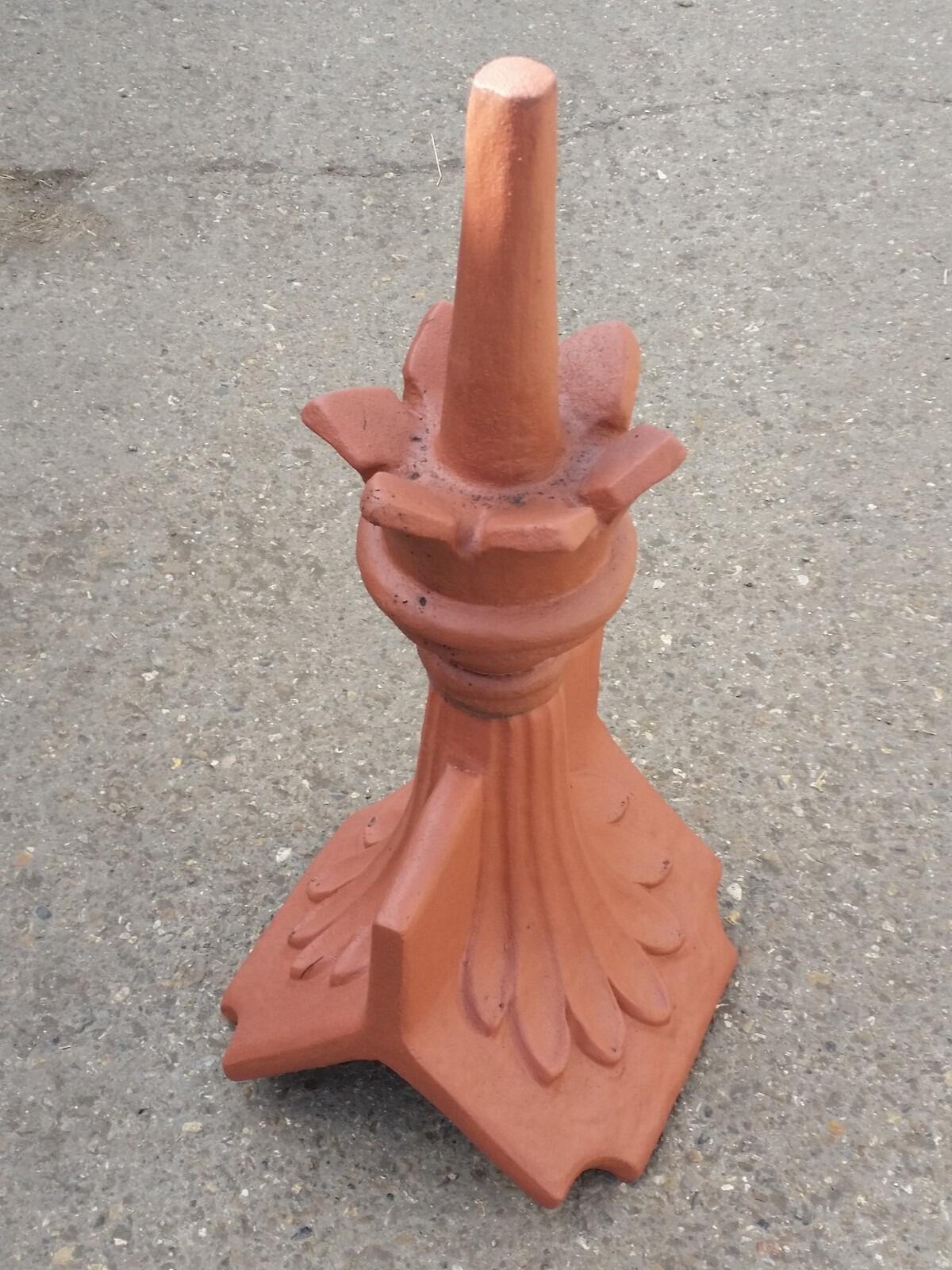 Column crown ridge finial